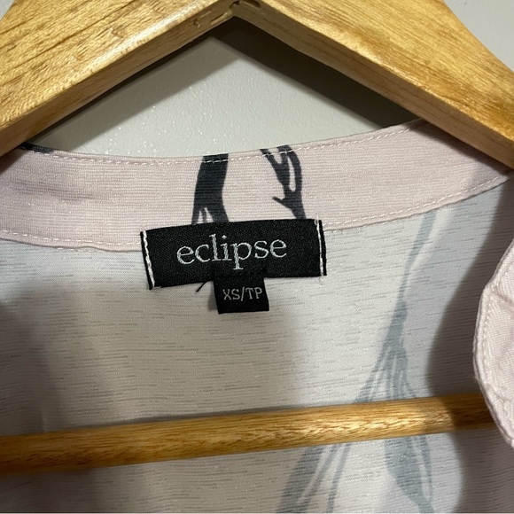 * 3 for $19 * Eclipse Floral V neck tank top - Picture 5 of 7